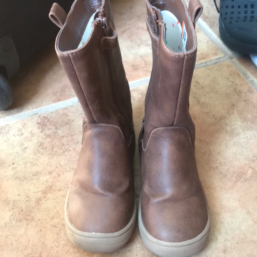 Girls boots